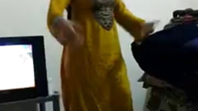 روسی در الاغ سکس در مطب فاک می کند.