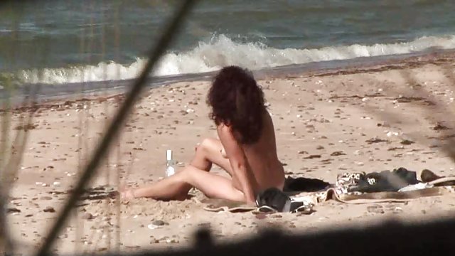 عضو انگشت دکترهای سکسی جلوی صفحه مانیتور.