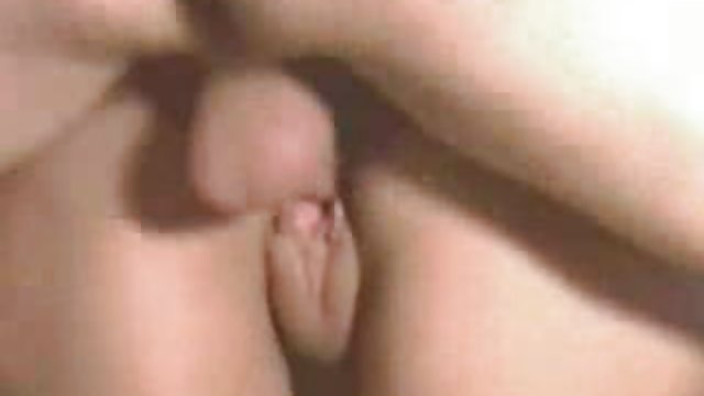 یک وبلاگ نویس به یک پزشکان سکسی دوست چسبیده است.